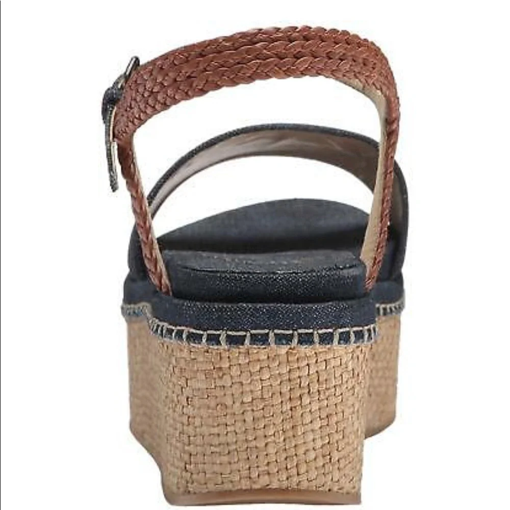 Stuart Weitzman reposhing this